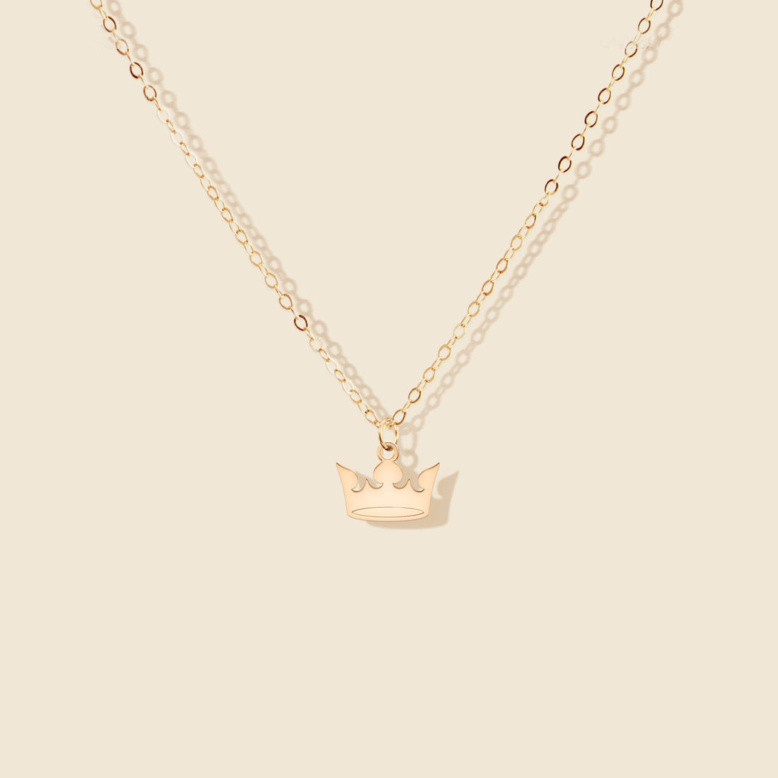 Queen Pendant Necklace
