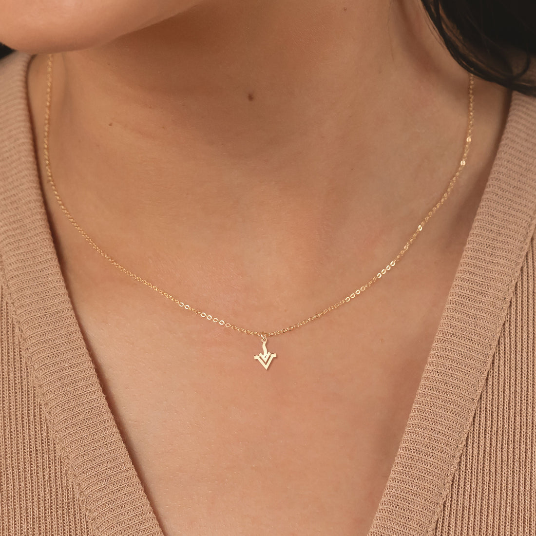 Female Symbol Pendant Necklace