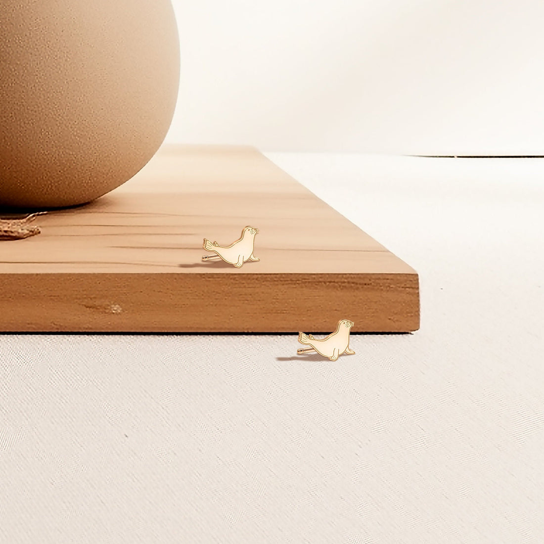 Seal Studs 14k