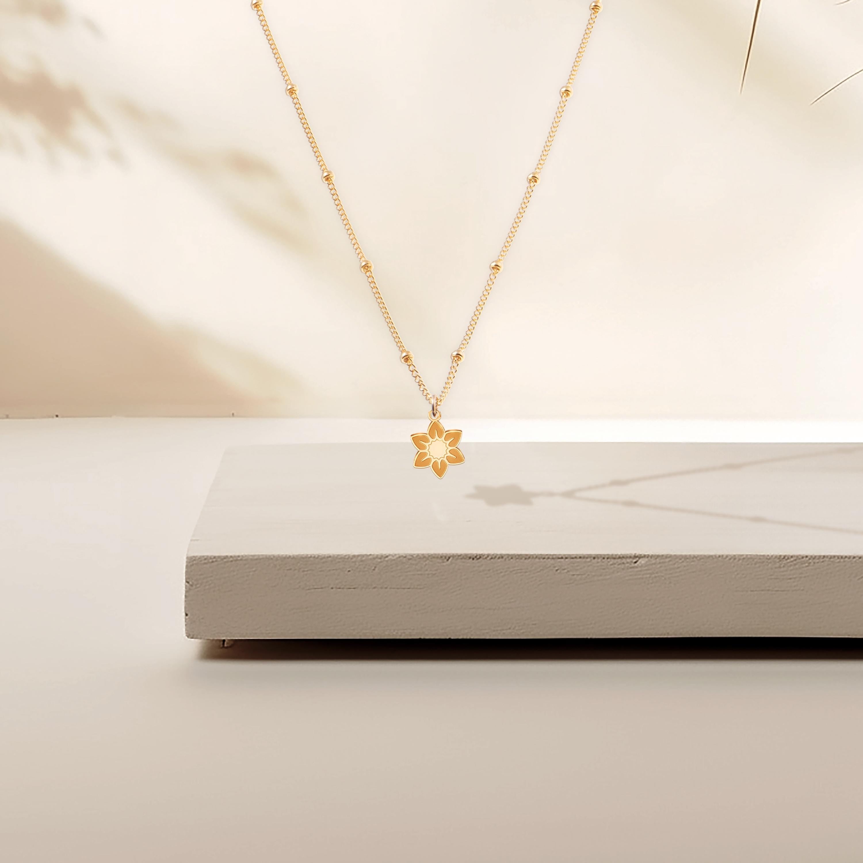 Two-tone Flower Pendant Beady Necklace