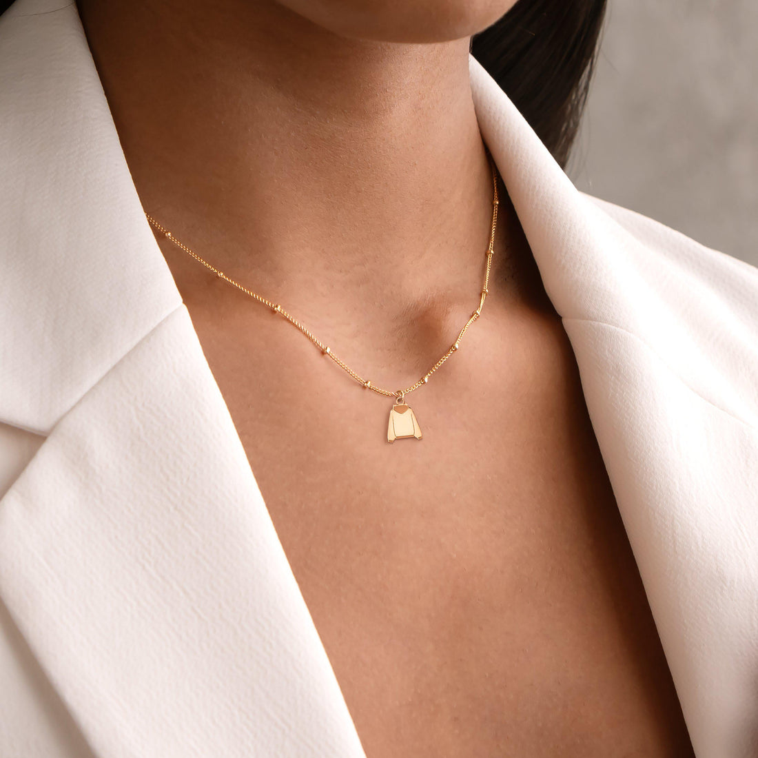 Hoodie Back Pendant Beady Necklace