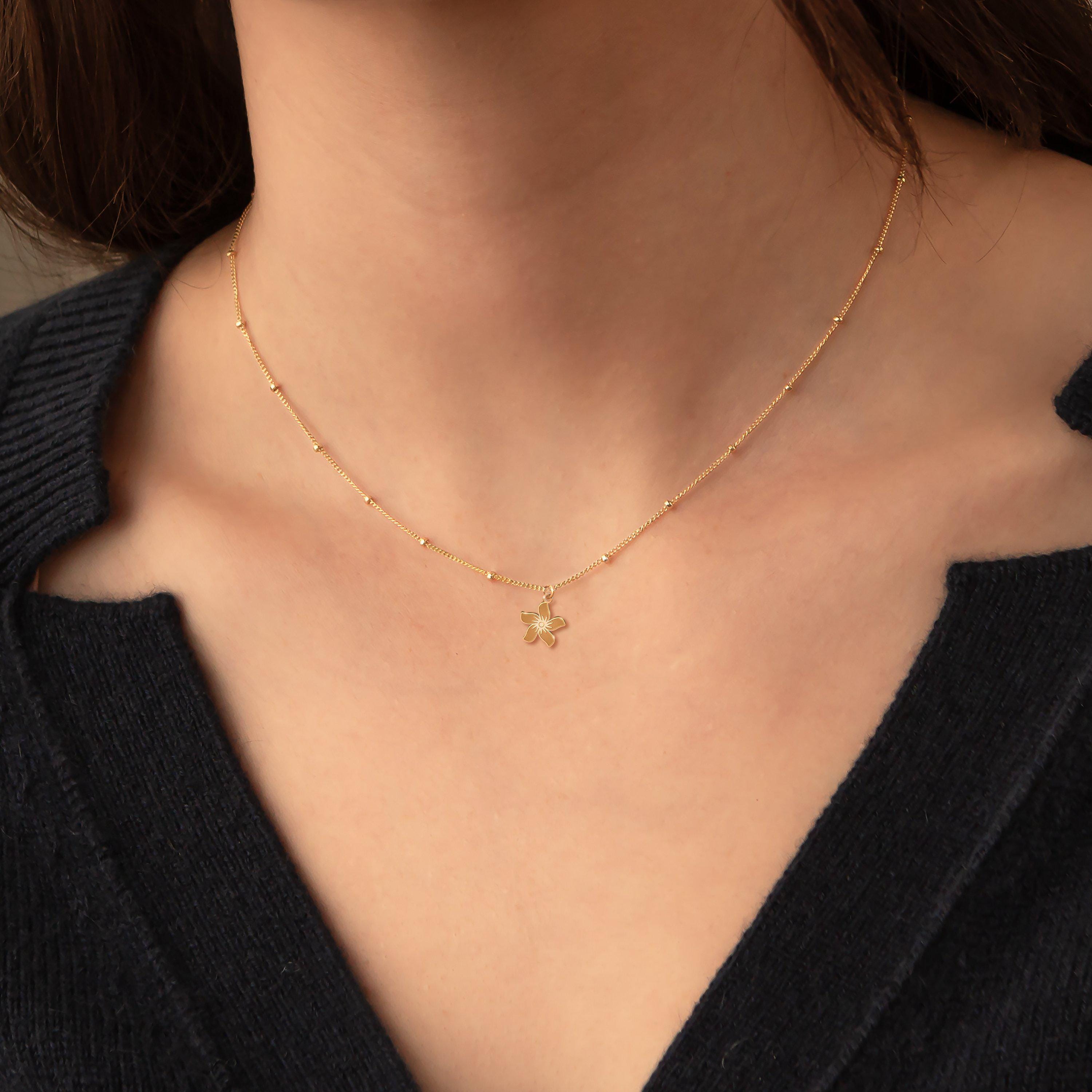 Two-tone Flower Pendant Beady Necklace