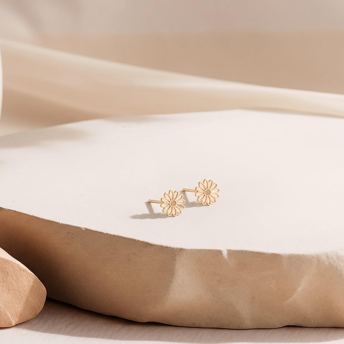 Daisy Flower Charm Stud Earrings