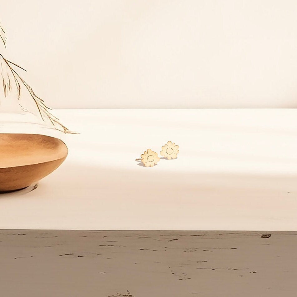 Daisy Earring Dainty