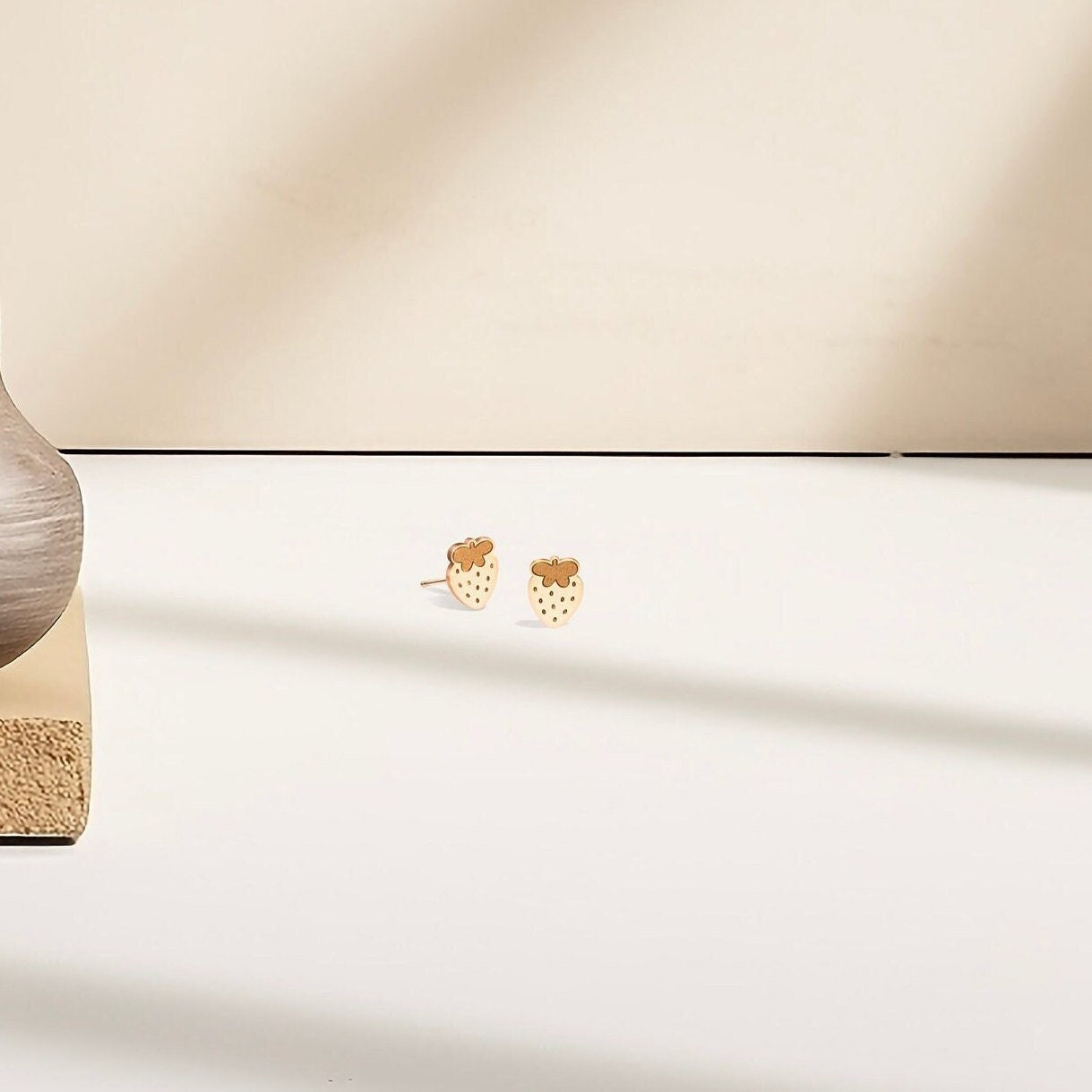 Strawberry Earring Gold