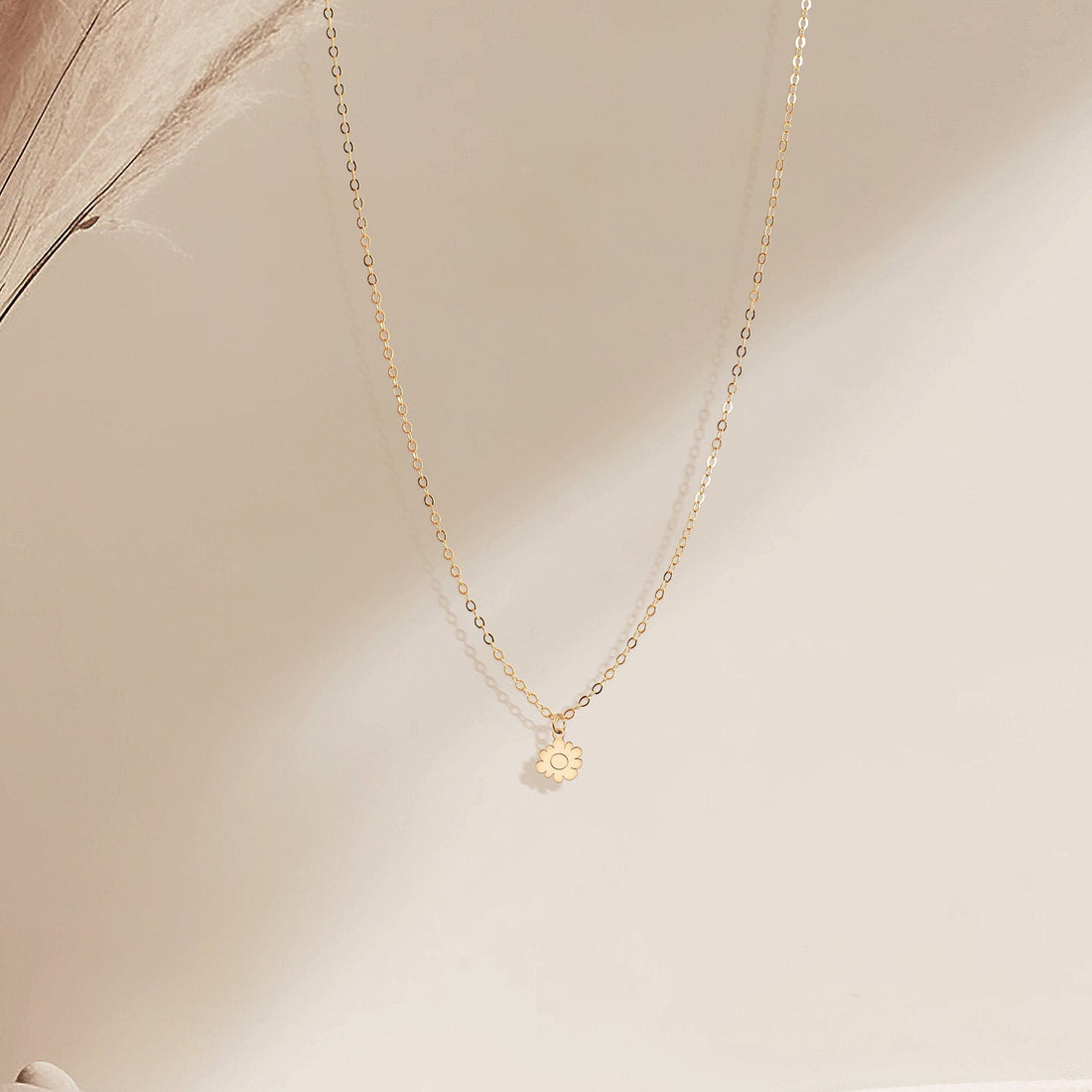 Daisy Flower Pendant Necklace