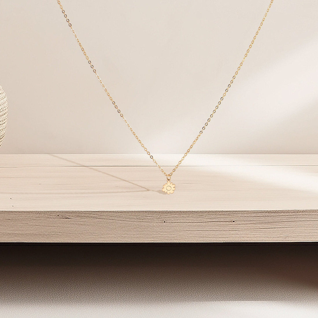 Daisy Flower Pendant Necklace
