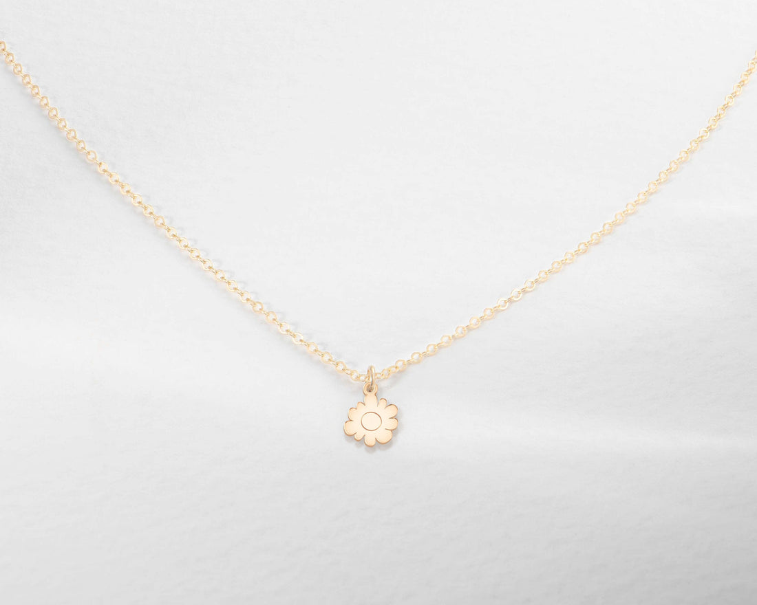 Daisy Flower Pendant Necklace