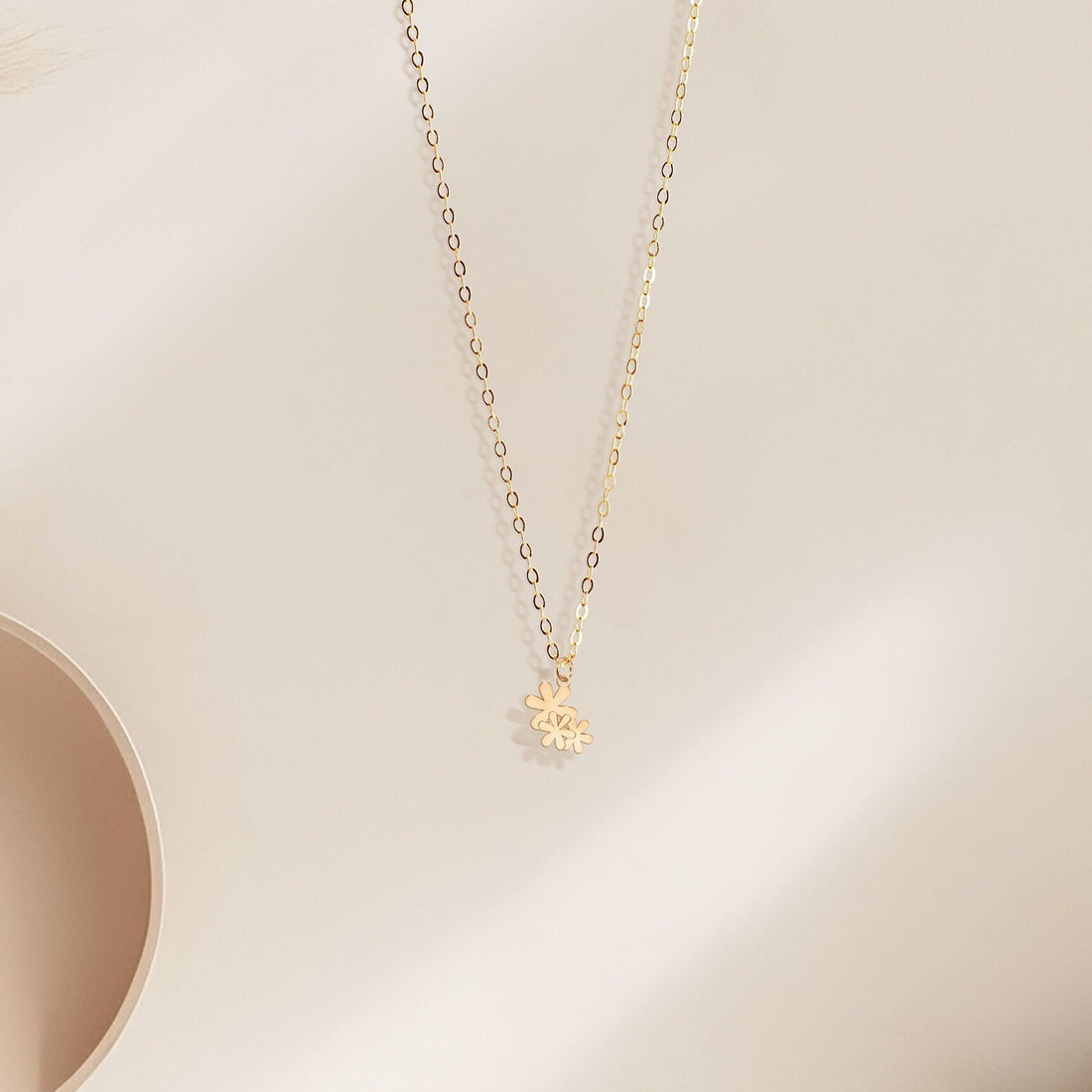 Daisy Pendant Necklace