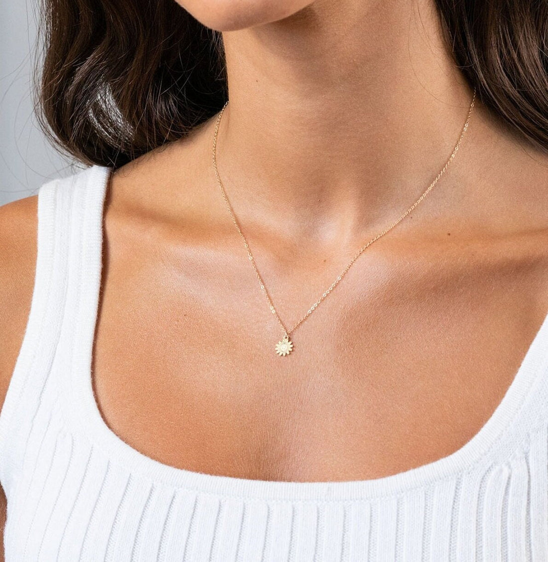 Daisy Flower Pendant Necklace