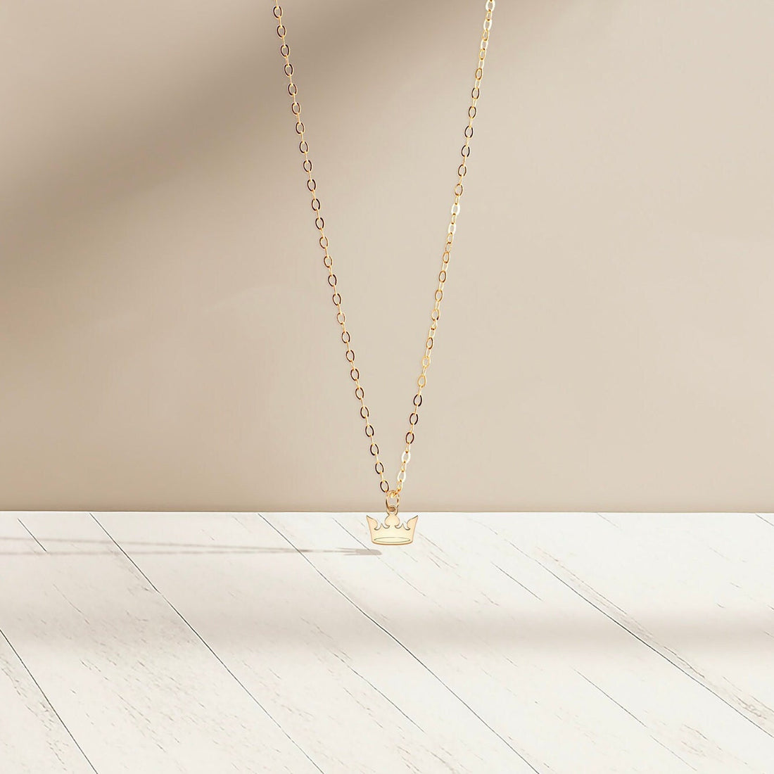 Queen Pendant Necklace