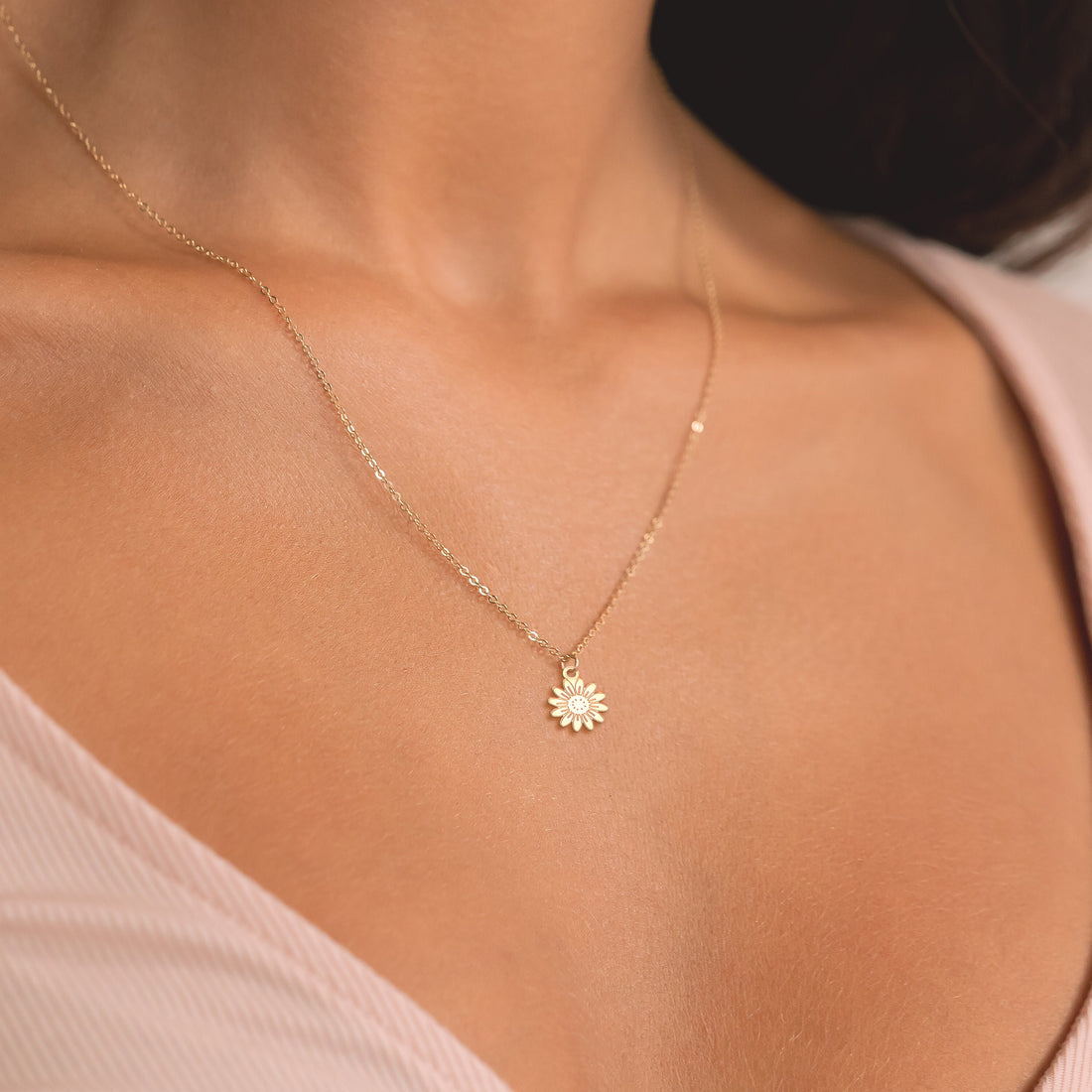 Daisy Flower Pendant Necklace