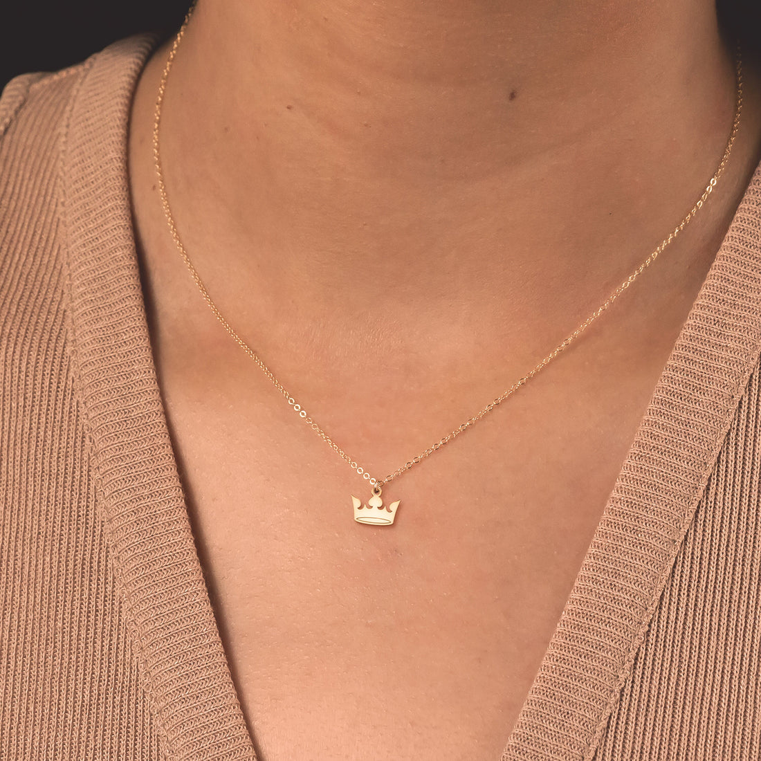 Queen Pendant Necklace