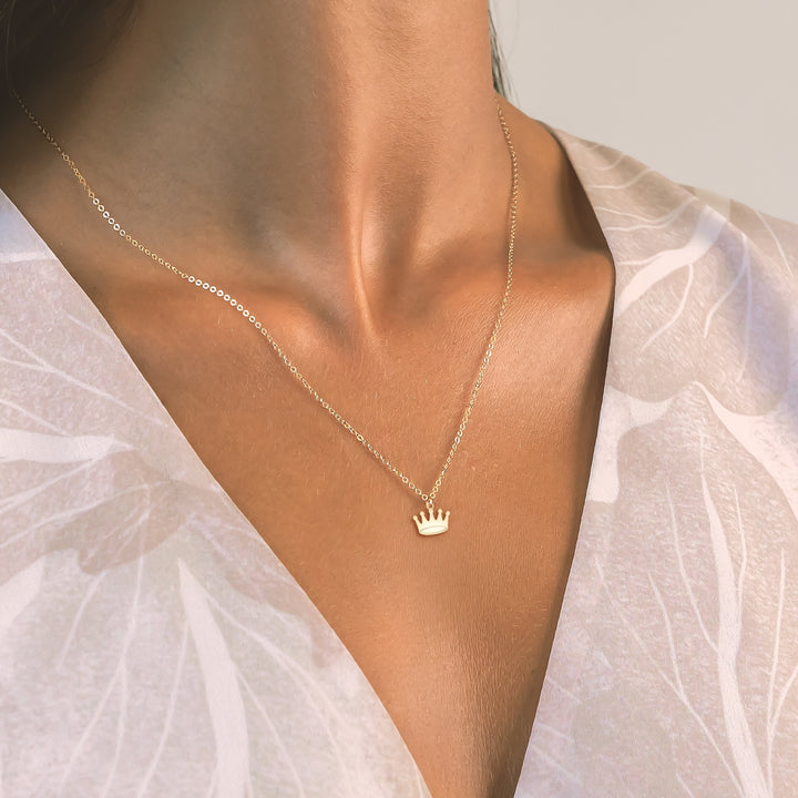 Dainty Queen Necklace