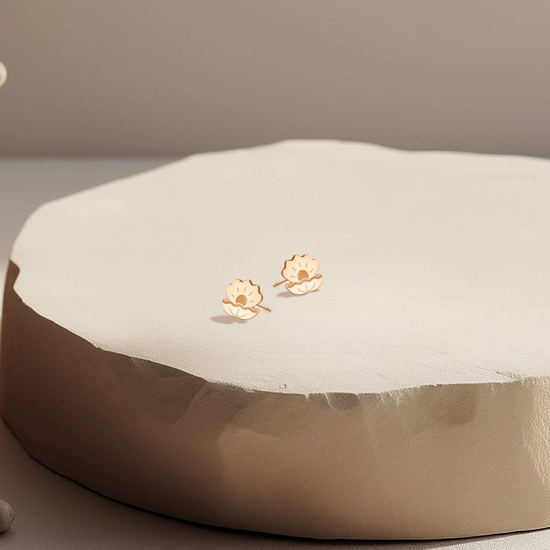 Clamshell Stud Earrings