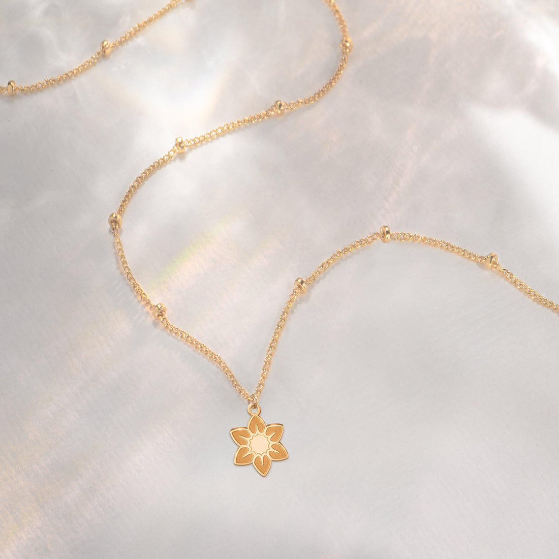 Two-tone Flower Pendant Beady Necklace