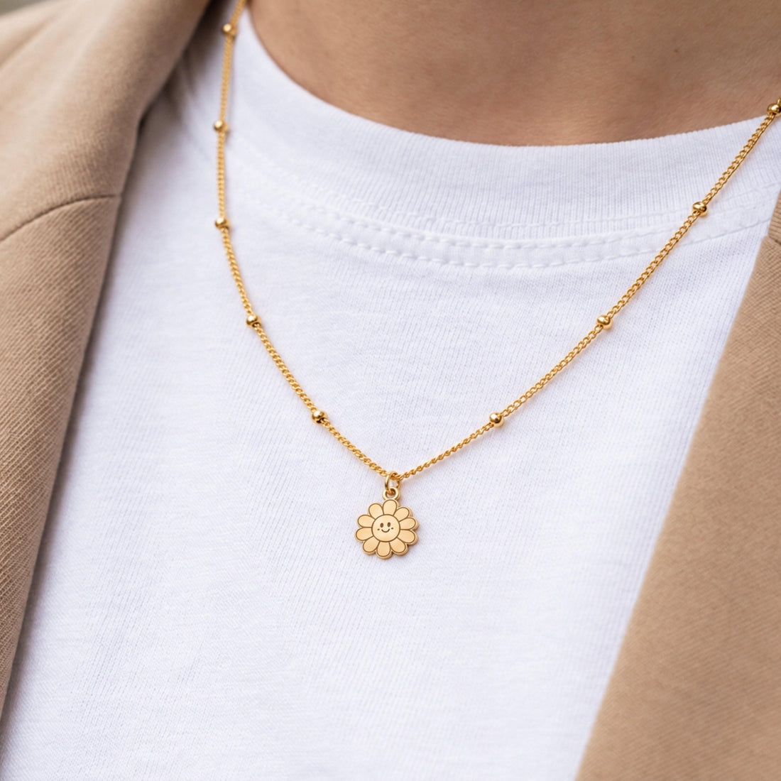 Smiling Daisy Charm Necklace