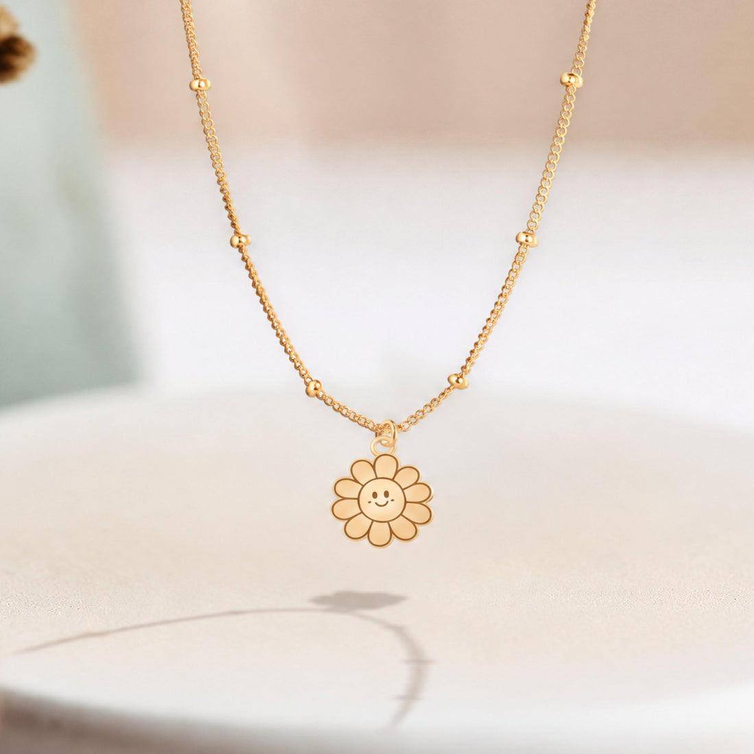 Smiling Daisy Charm Necklace