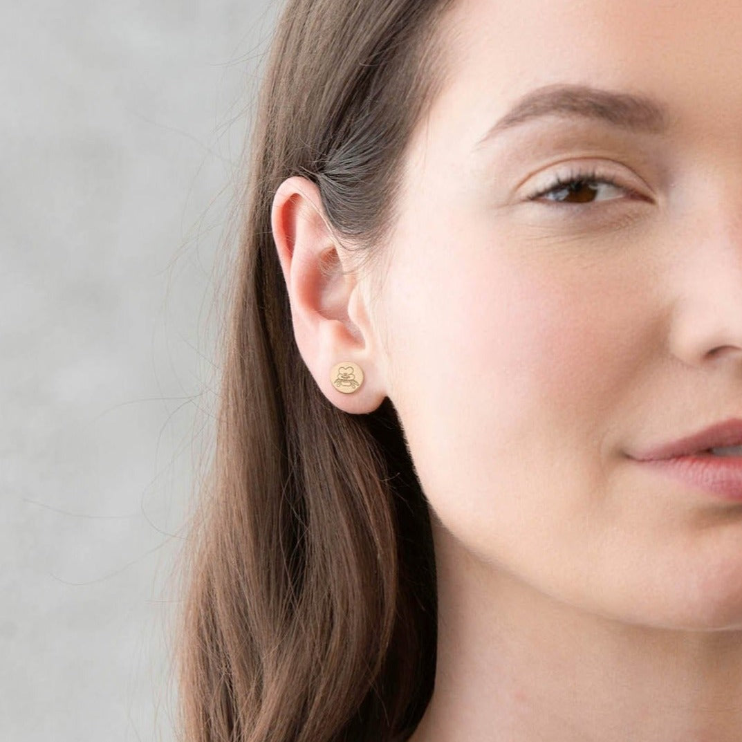 April Daisy Disc Stud Earrings