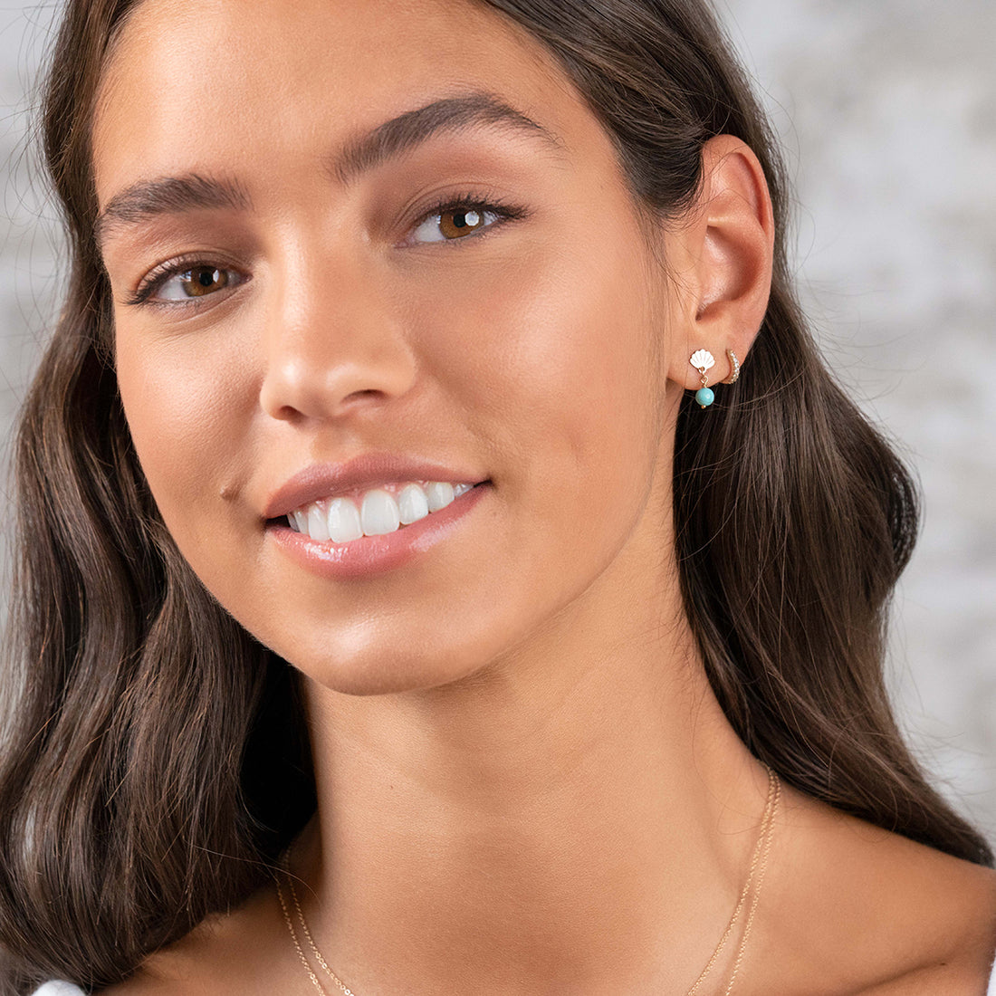 Shell with hanging Bead Earring