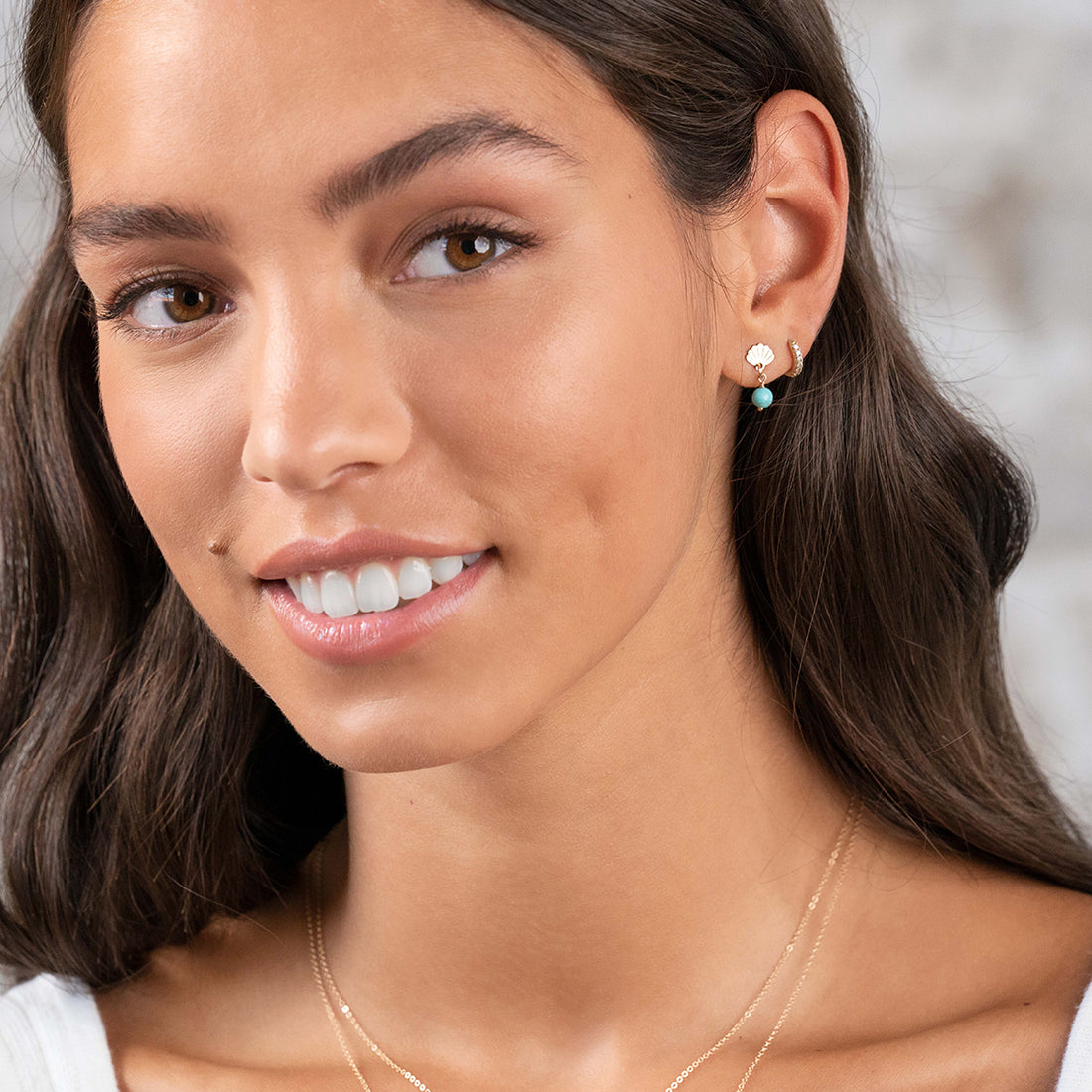 Shell with hanging Bead Earring