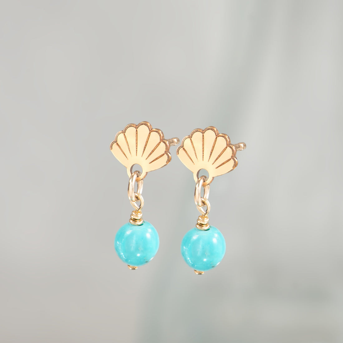 Shell with hanging Bead Earring